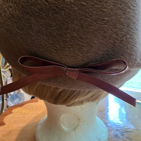 Lucille - Vintage Brown Felt Hat with Feathers & a Bow - Picture 7 of 11